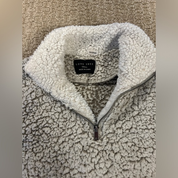 Love Tree Women’s Sherpa Pull Over. Size small - Picture 3 of 4